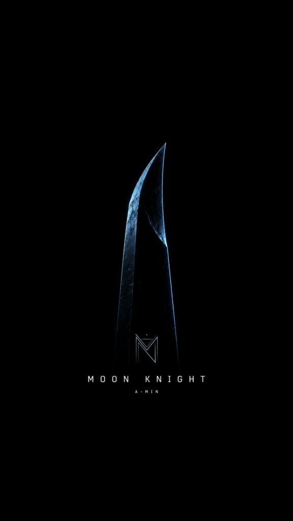Format story vertical de la pochette Moon Knight par le producteur A-MIN. Visuel minimaliste montrant un monolithe texturé en forme de lame avec des reflets bleus sur un fond noir uni.